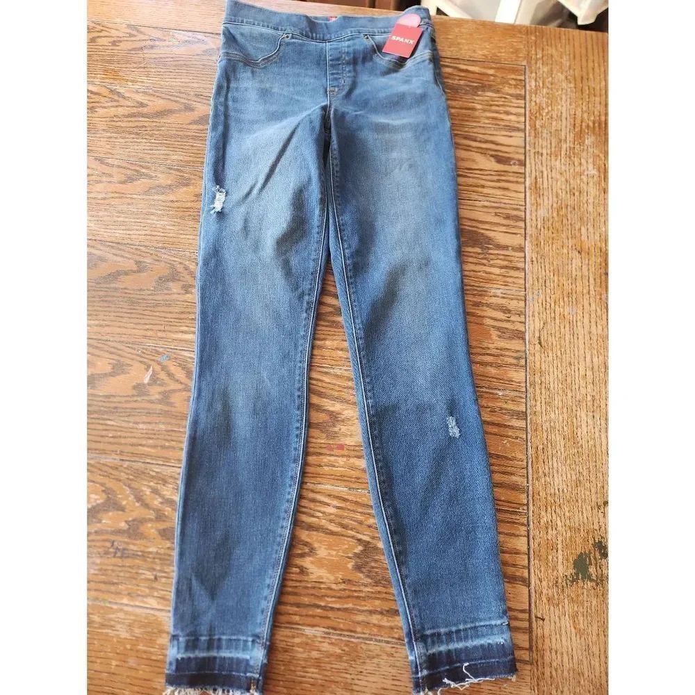 NWT Spanx Medium wash distressed skinny jeans sz Small
